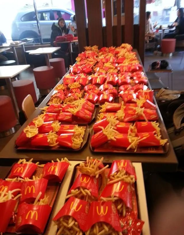 麦当劳聚餐麦当劳家庭欢聚时刻，美食、回忆与共享的独特体验